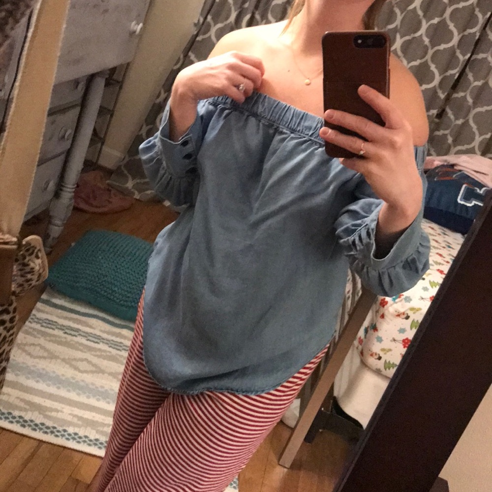 Off the shoulder cute top!